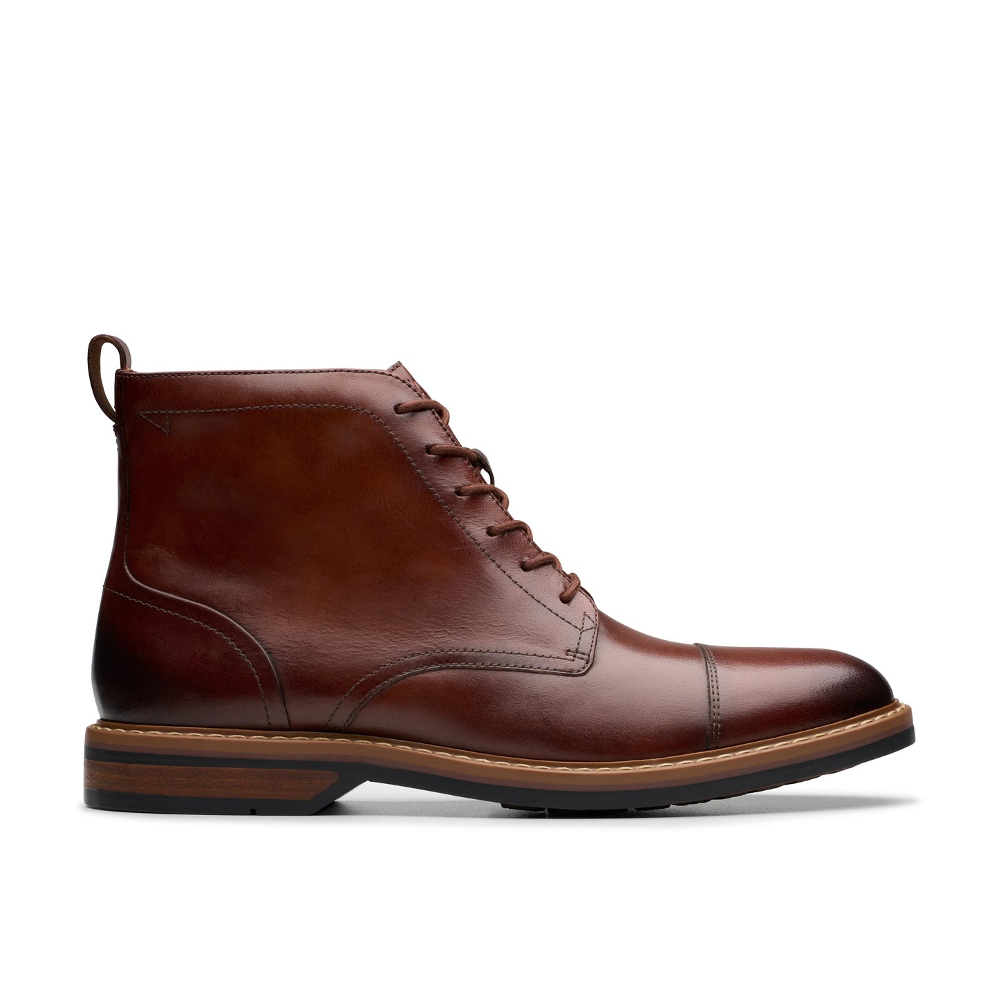Botines De La Marca Clarks Para Hombre Modelo Aldwin Cap Mid Tan Leather En Color Beige