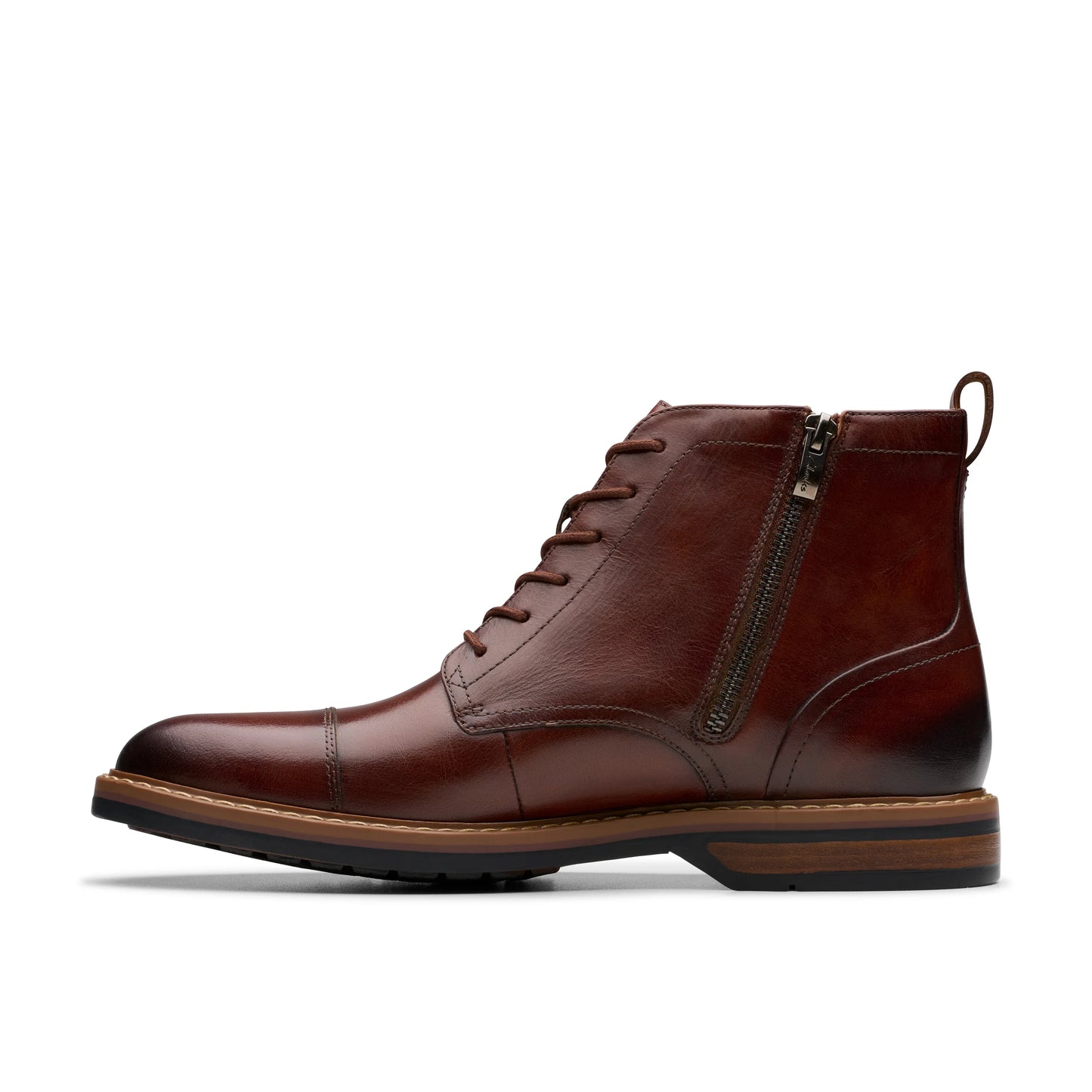 Botines De La Marca Clarks Para Hombre Modelo Aldwin Cap Mid Tan Leather En Color Beige