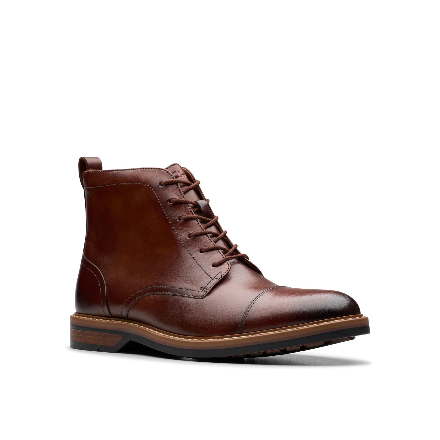Botines De La Marca Clarks Para Hombre Modelo Aldwin Cap Mid Tan Leather En Color Beige
