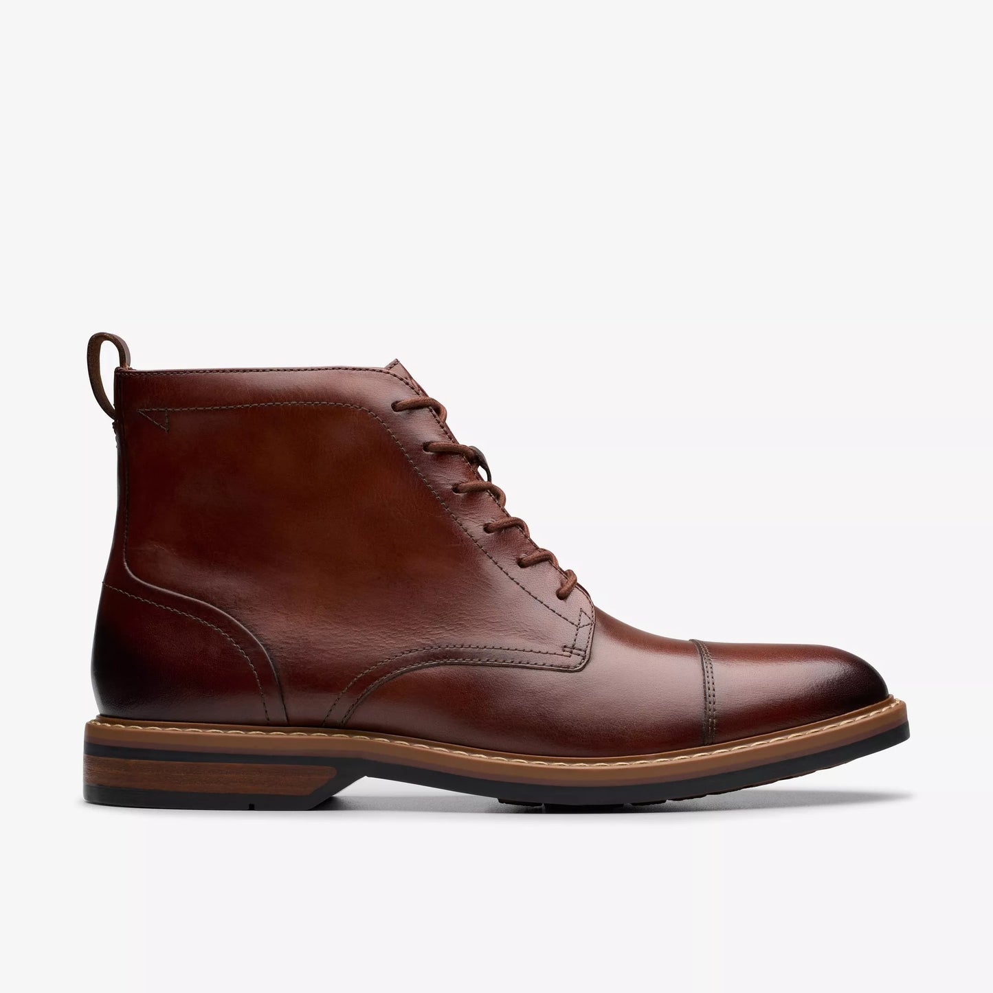 Botines De La Marca Clarks Para Hombre Modelo Aldwin Cap Cuero Tostado Medio En Color Marrón