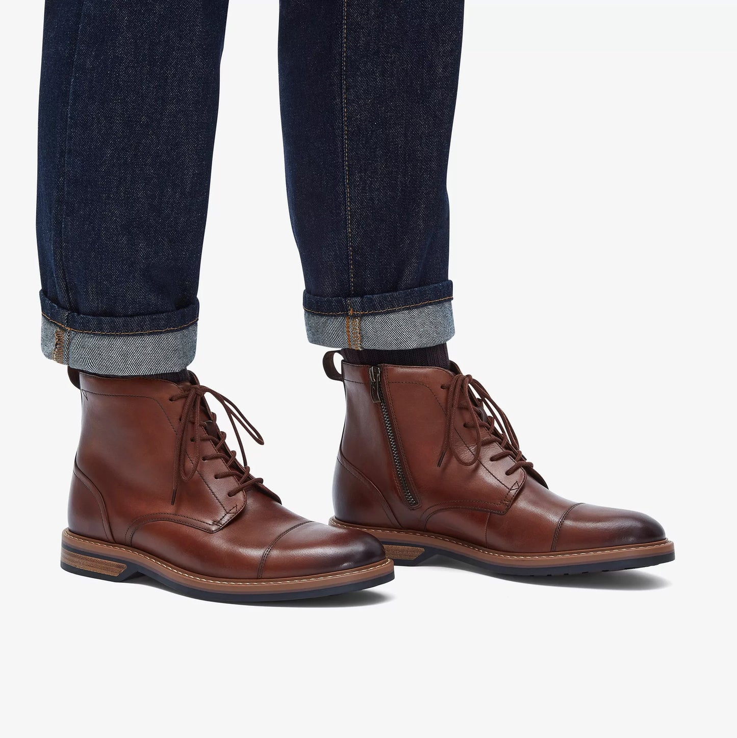 Botines De La Marca Clarks Para Hombre Modelo Aldwin Cap Cuero Tostado Medio En Color Marrón