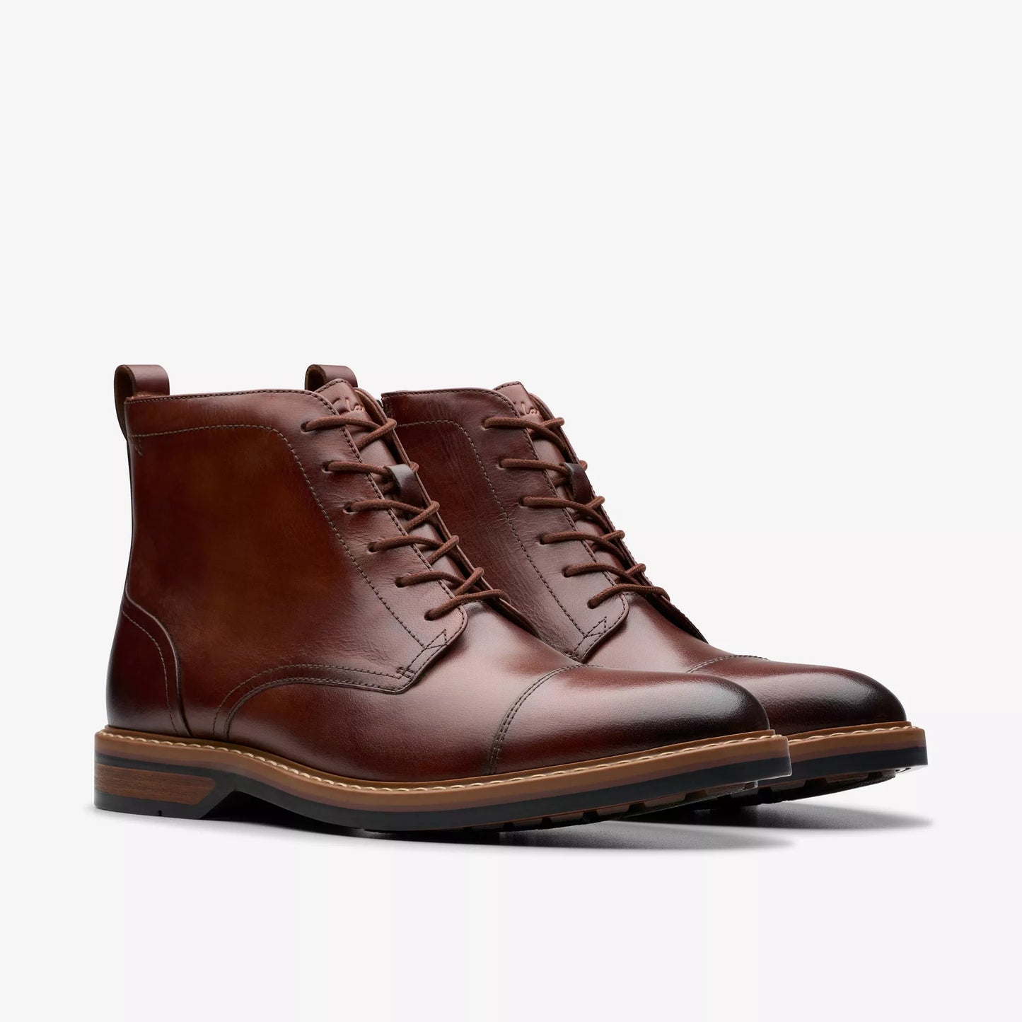 Botines De La Marca Clarks Para Hombre Modelo Aldwin Cap Cuero Tostado Medio En Color Marrón
