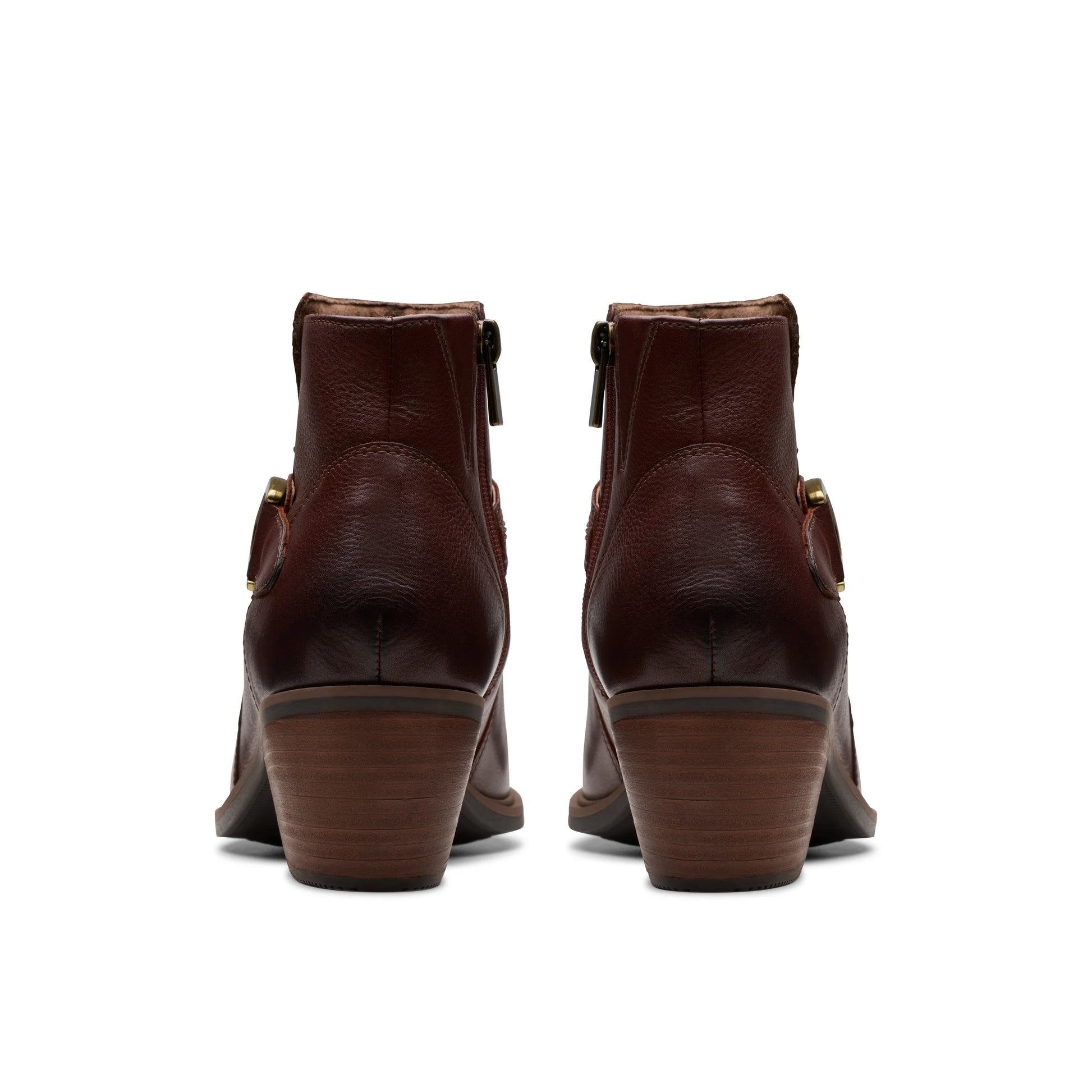 Bottes pour femme de la marque Clarks, modèle Neva Buckle British Tan de couleur beige.