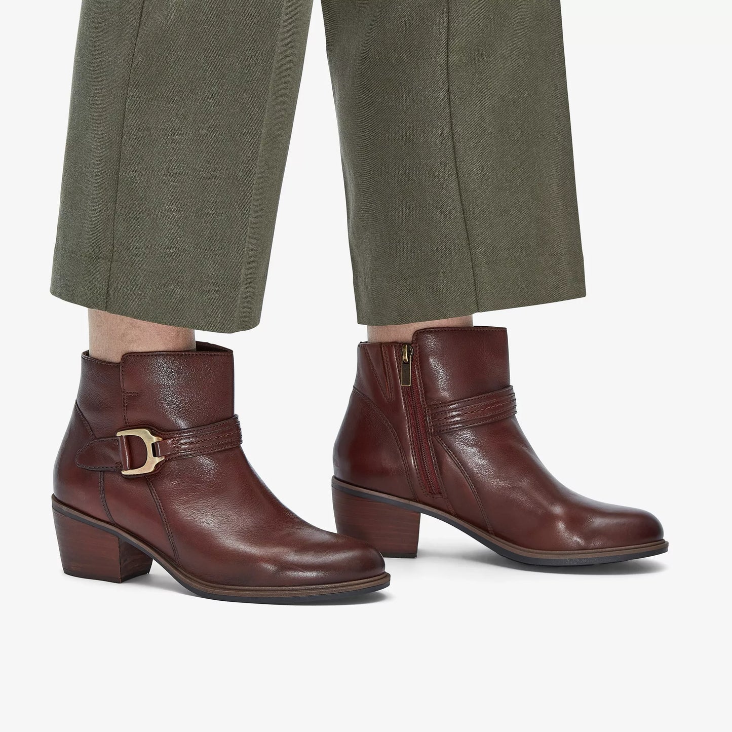 Botines De La Marca Clarks Para Mujer Modelo Neva Buckle British Tan En Color Beige