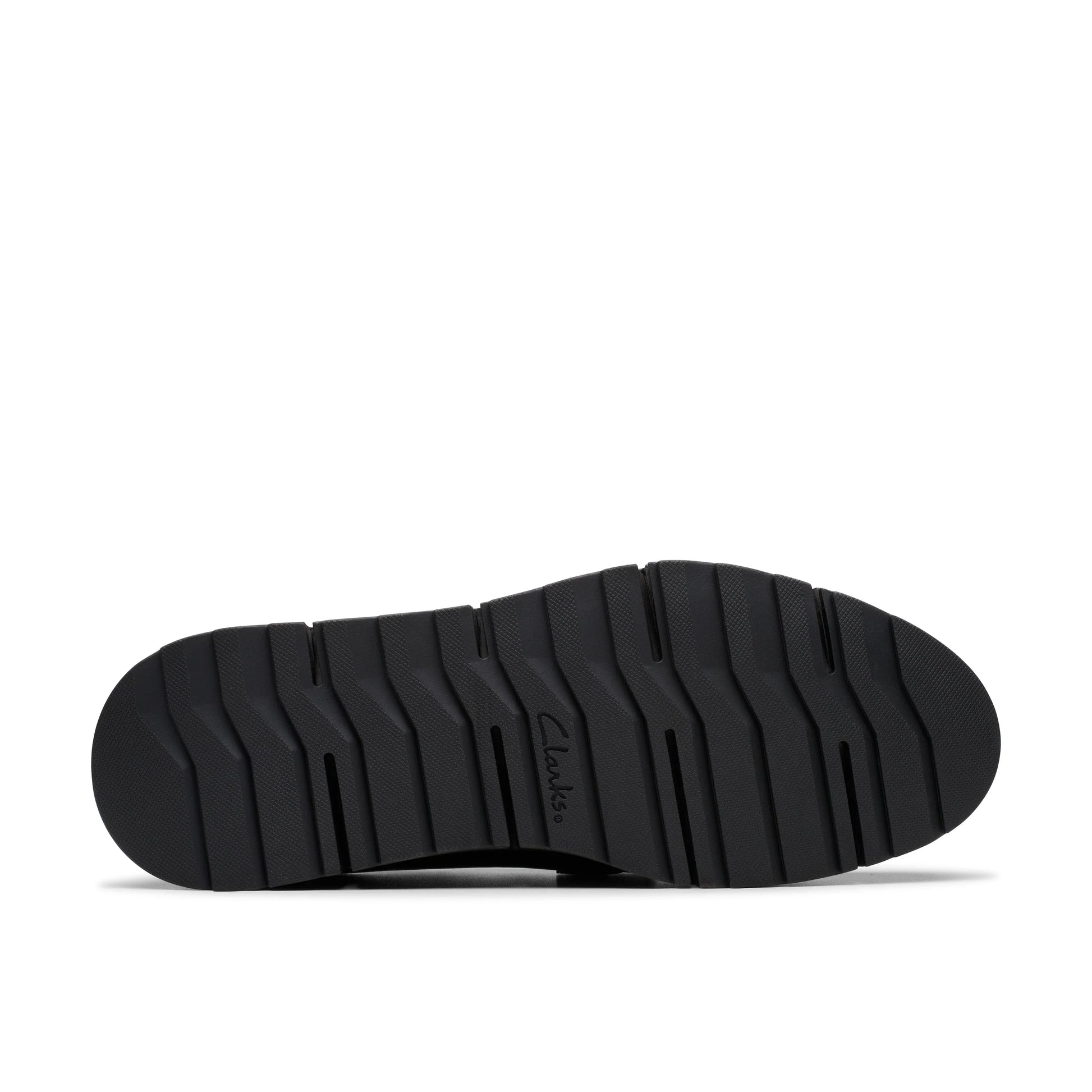 Chaussures décontractées pour femmes Clarks, modèle Loriini Izzy Black Pat, en noir.