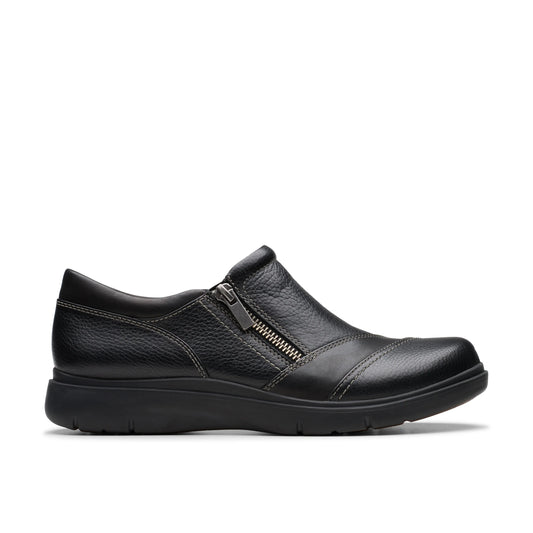 Freizeitschuhe für Damen der Marke Clarks, Modell Certina Pure Black Leather in Schwarz.