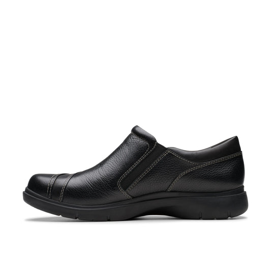 Freizeitschuhe für Damen der Marke Clarks, Modell Certina Pure Black Leather in Schwarz.