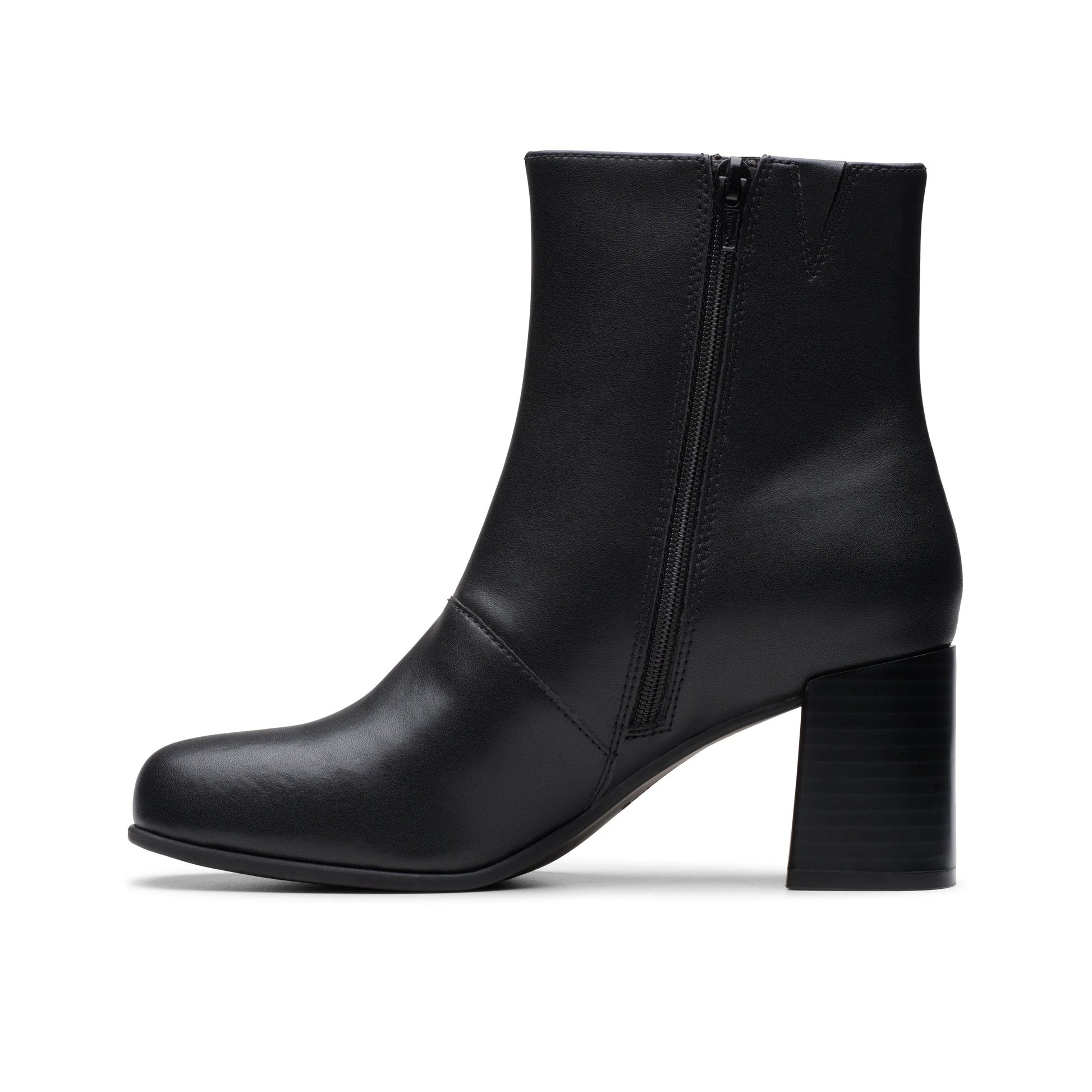 CLARKSのレディースブーツ、Keirsta Faye ブラックレザーモデル、ブラック。