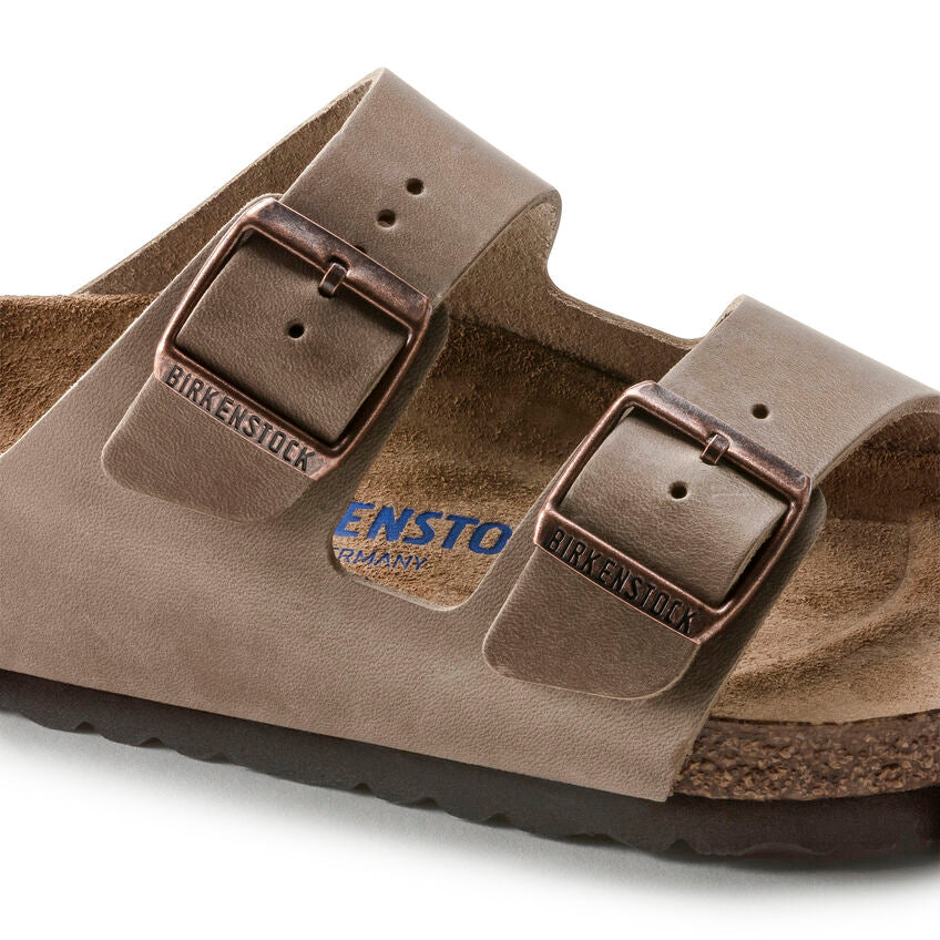 Sandalias De La Marca Birkenstock Para Mujer Modelo Arizona Plantilla Blanda Cuero Engrasado Light Brown En Color Marrón