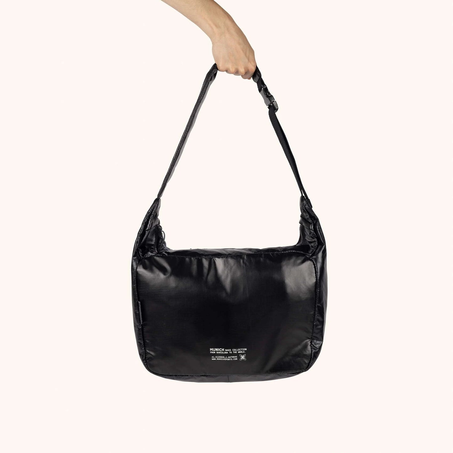 MUNICH | BOLSOS | MUJER | DEEP RECYCLED HOBO | NEGRO
