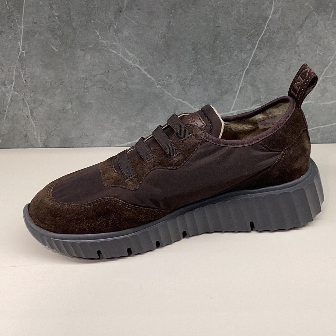 PEDRO MIRALLES | DAMEN-SNEAKERS | CONCORDIA MEME | BRAUN