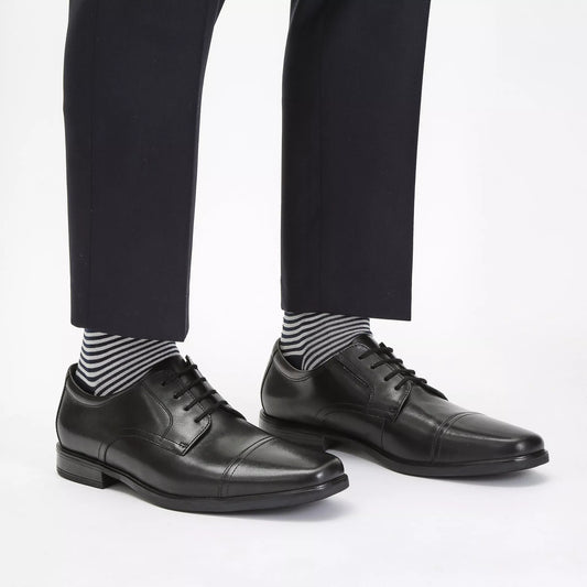 CLARKS | ZAPATOS DE VESTIR | HOMBRE | WHIDDON CAP BLACK LEATHER | NEGRO