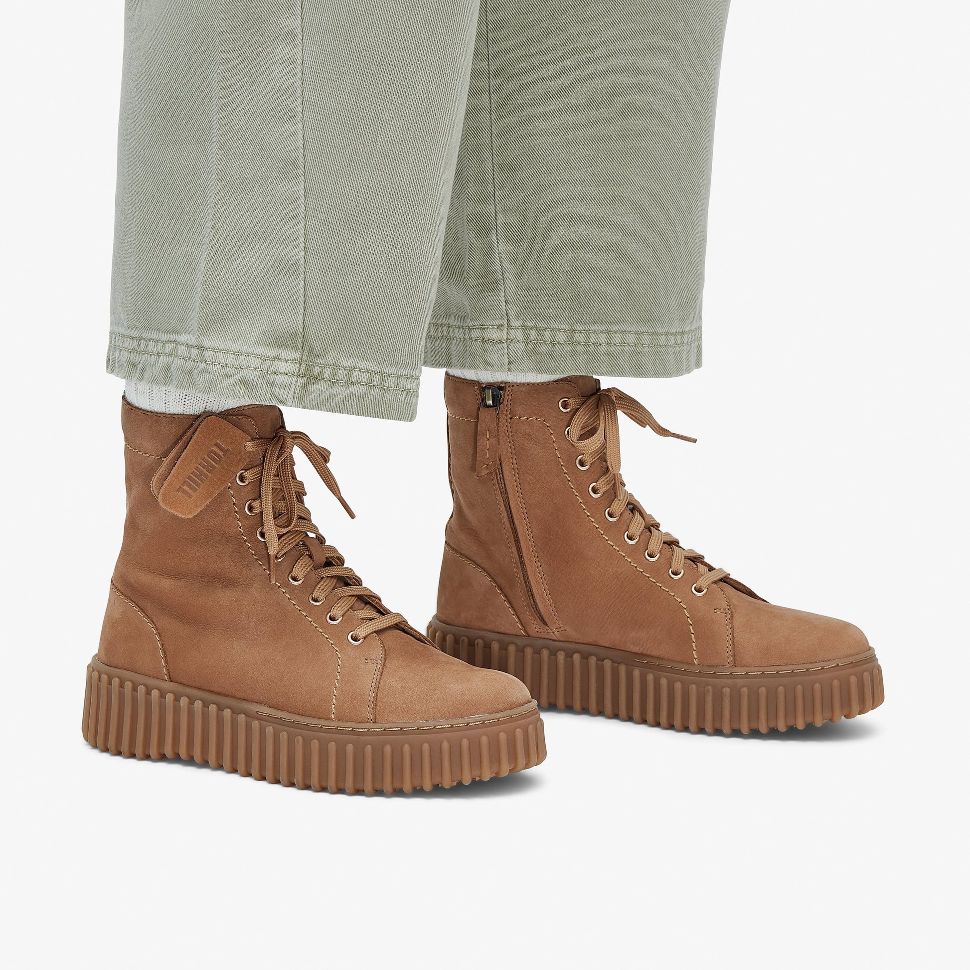 Botas De La Marca Clarks  Para Mujer Modelo Torhill Rise Light Tan Nubuck En Color Beige