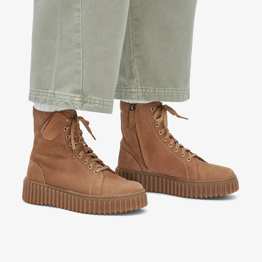 Botas De La Marca Clarks  Para Mujer Modelo Torhill Rise Light Tan Nubuck En Color Beige