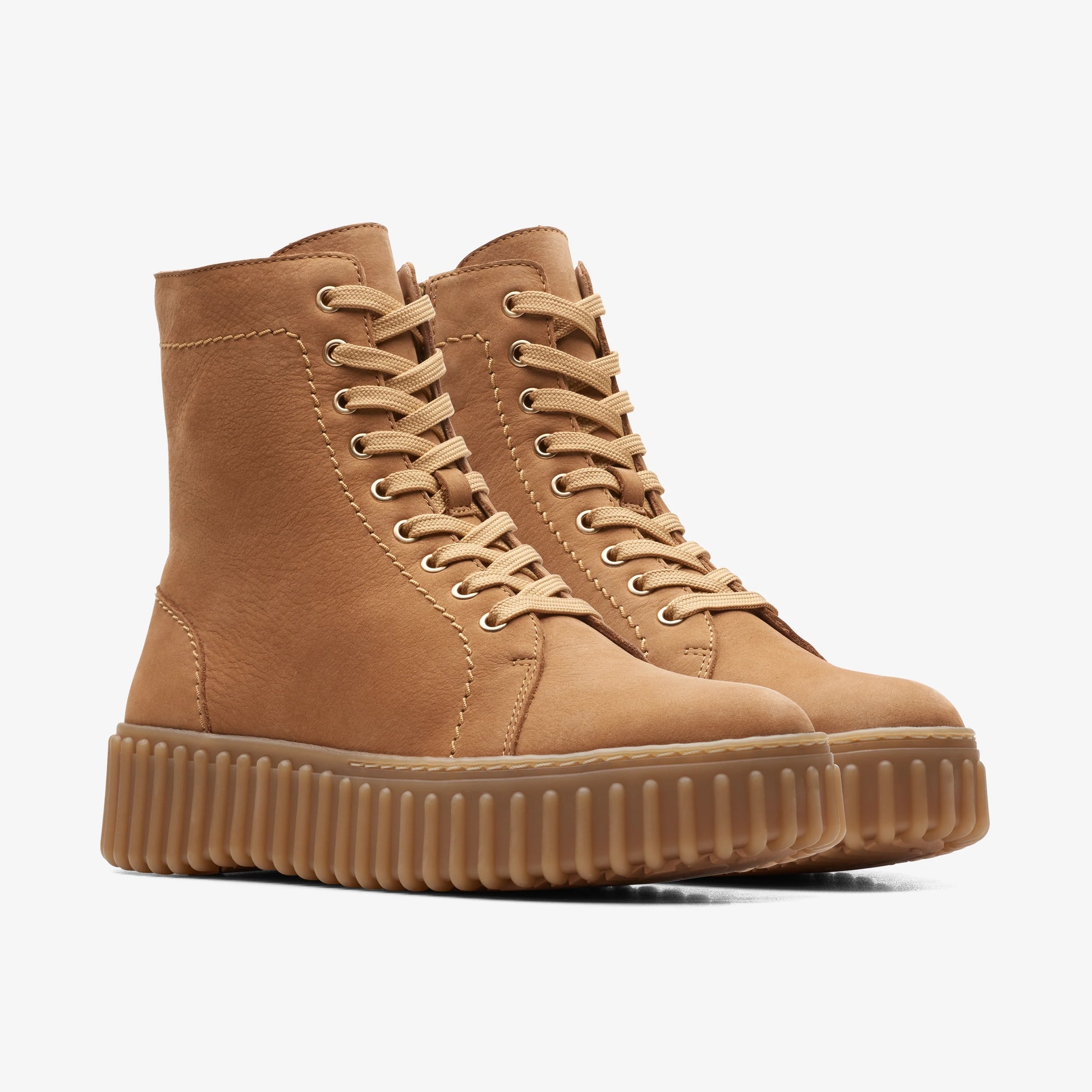 Botas De La Marca Clarks  Para Mujer Modelo Torhill Rise Light Tan Nubuck En Color Beige
