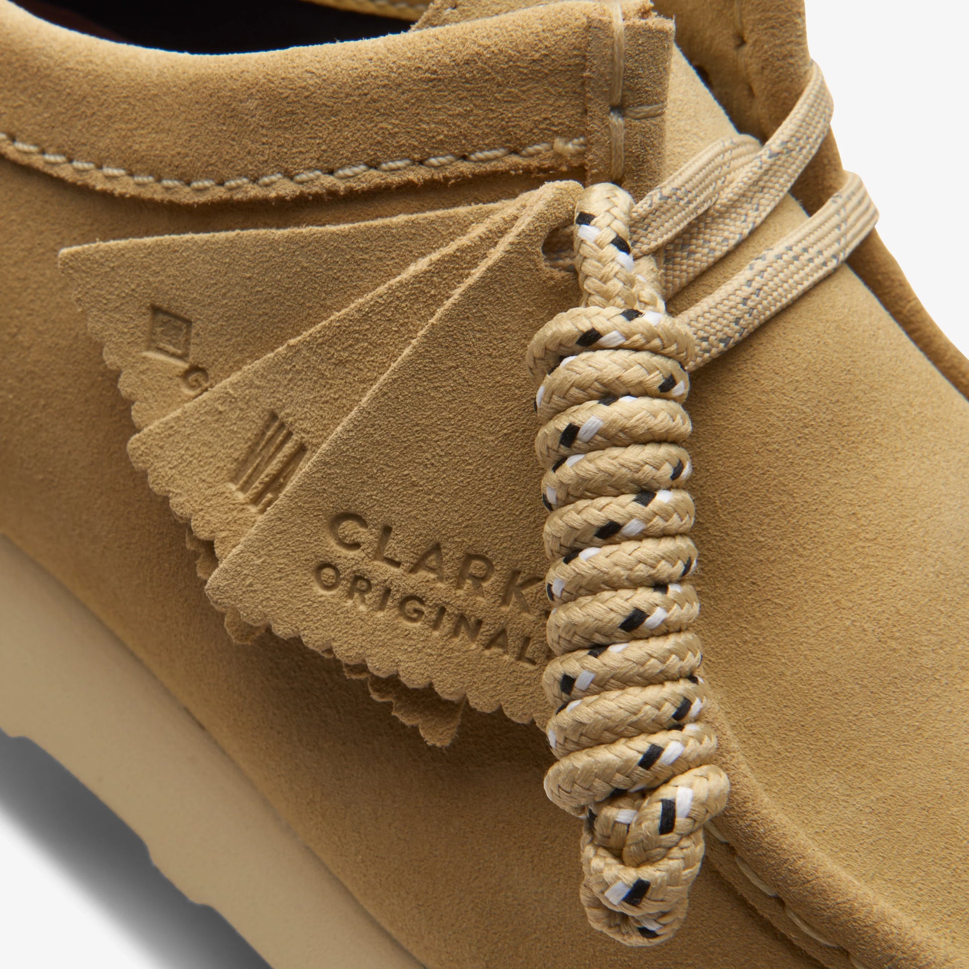 Zapatos Casual De La Marca Clarks  Para Hombre Modelo Wallabeegtx Maple Suede En Color Beige