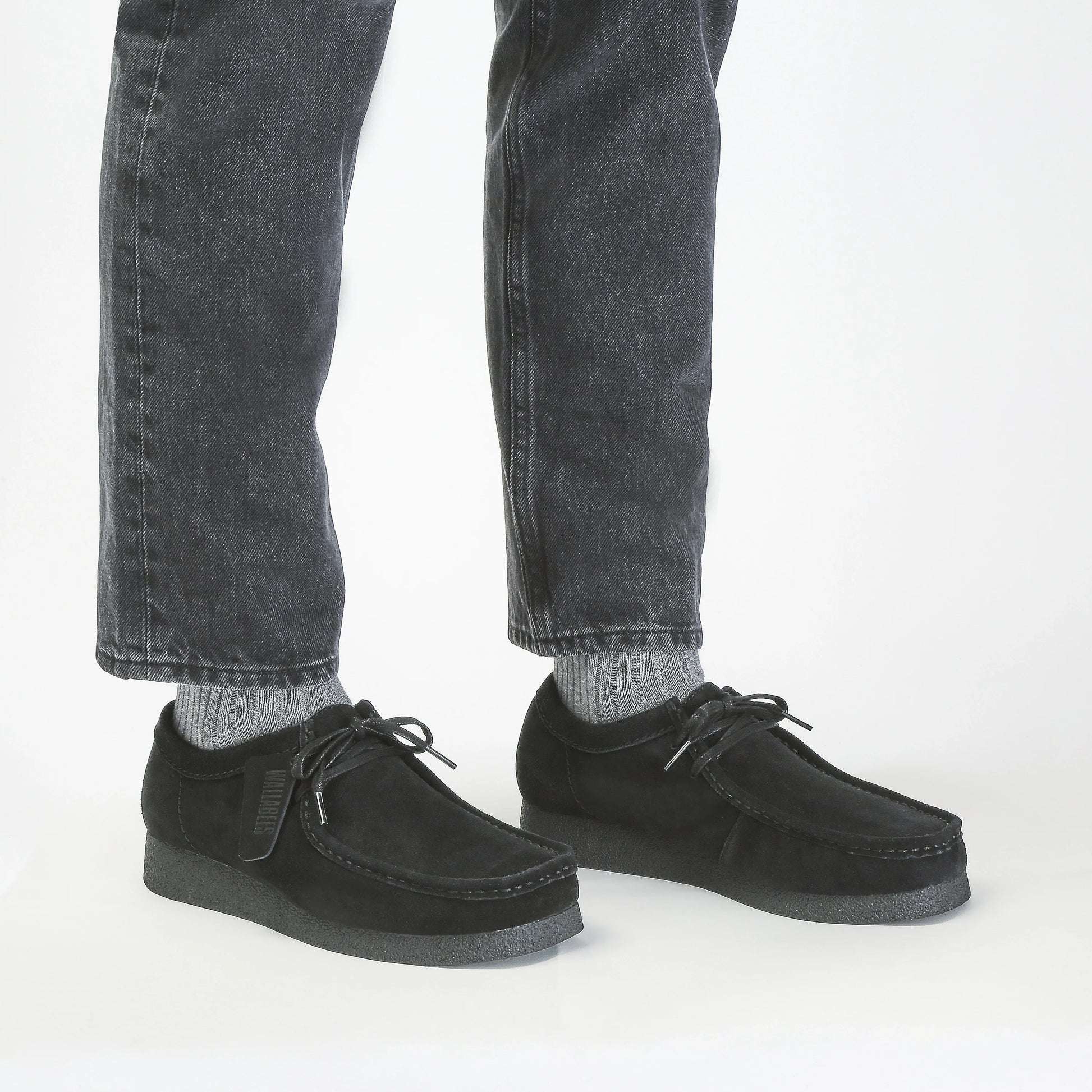 Zapatos Casual De La Marca Clarks  Para Hombre Modelo Wallabeeevo Black Sde En Color Negro