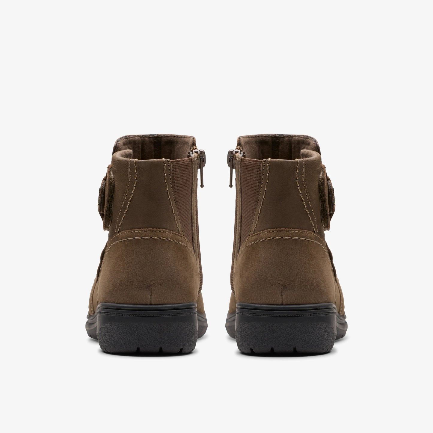 Botas De La Marca Clarks Para Mujer Modelo Carleigh Style Mushroom Nubuck En Color Gris