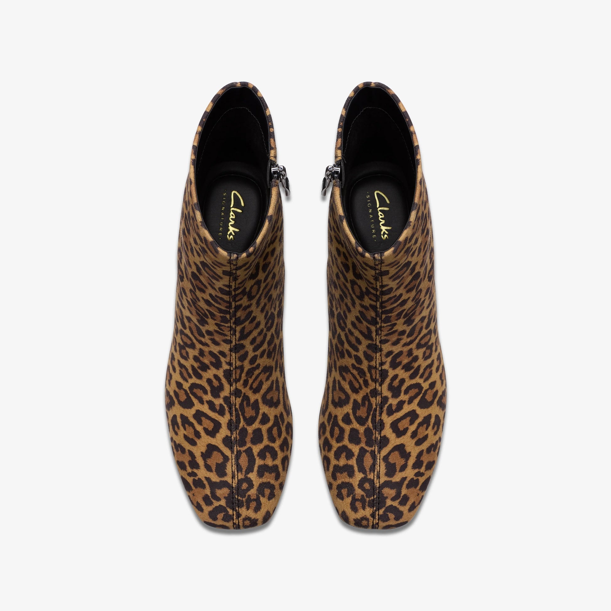 Botas De La Marca Clarks  Para Mujer Modelo Fernie Zip Leopard Suede En Color Animal Print