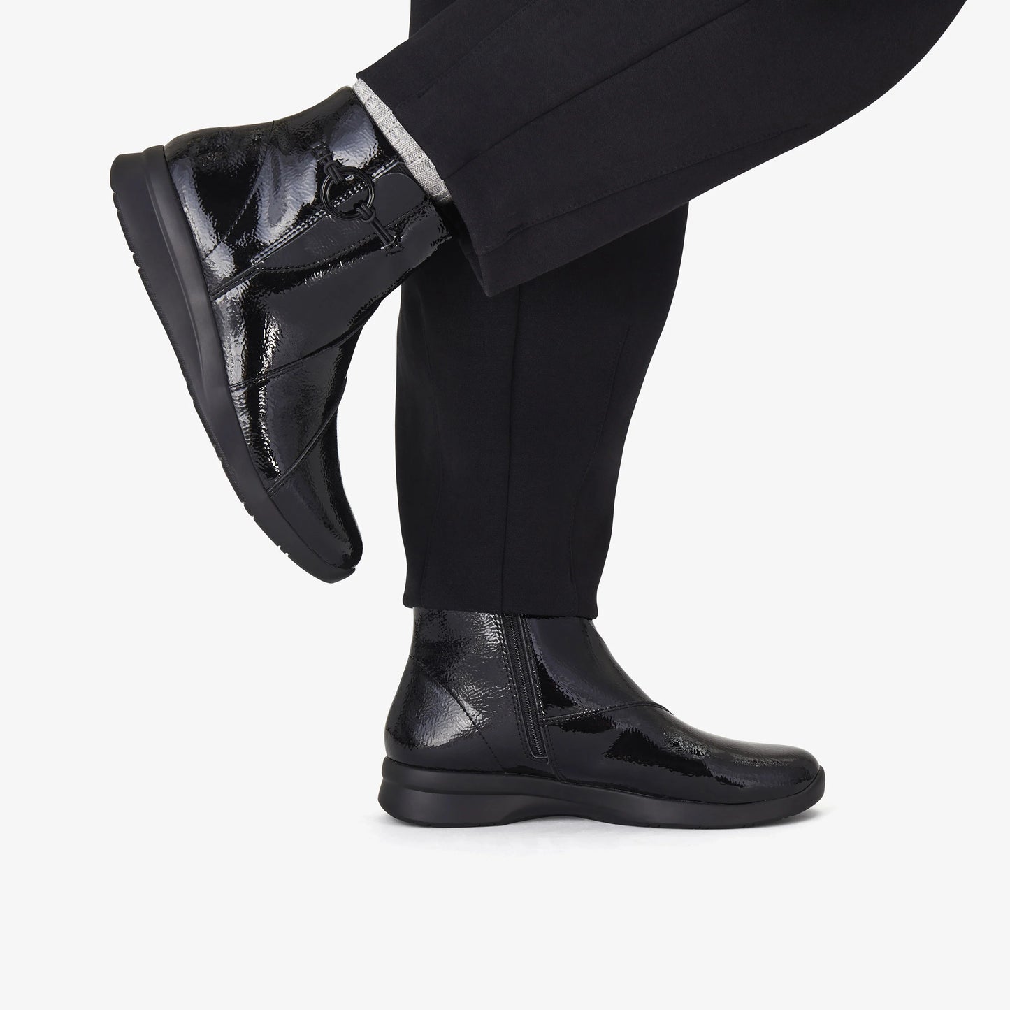 Botas De La Marca Clarks Para Mujer Modelo Ellowyn Deva Black Crinklepat En Color Negro