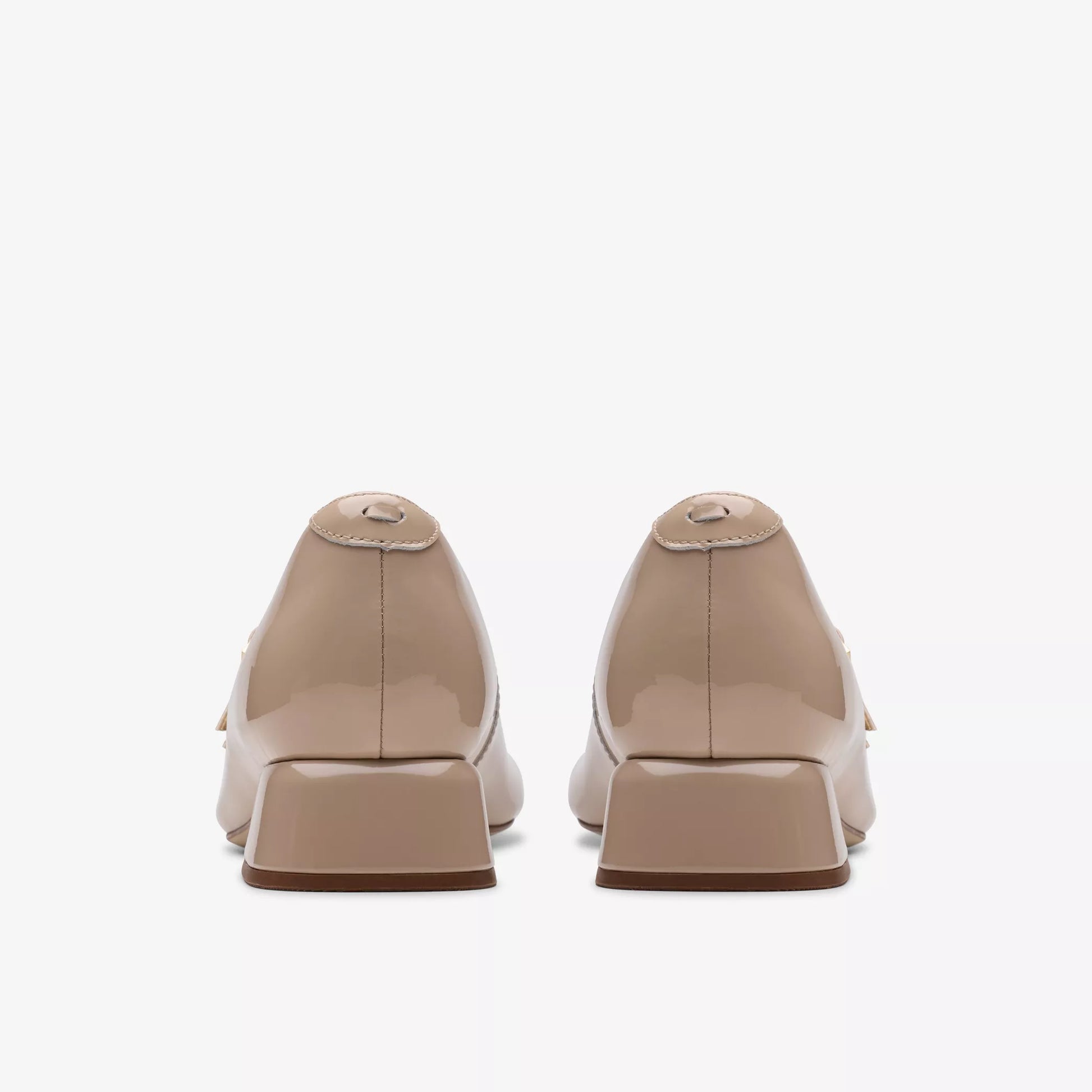 Zapatos De Vestir De La Marca Clarks  Para Mujer Modelo Daiss30 Shine Sand Patent En Color Beige