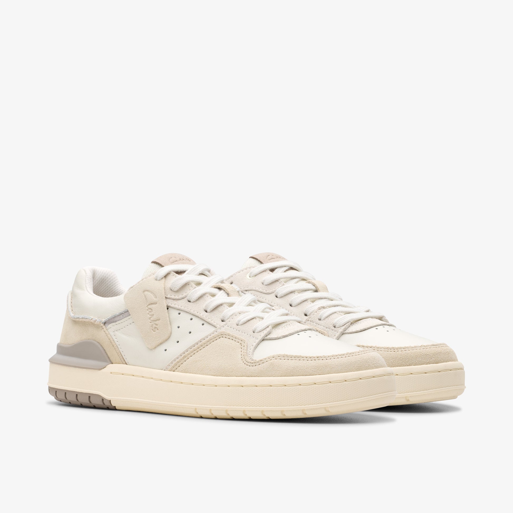 Sneakers De La Marca Clarks  Para Hombre Modelo Courtlite2 Lo Off White Suede En Color Blanco