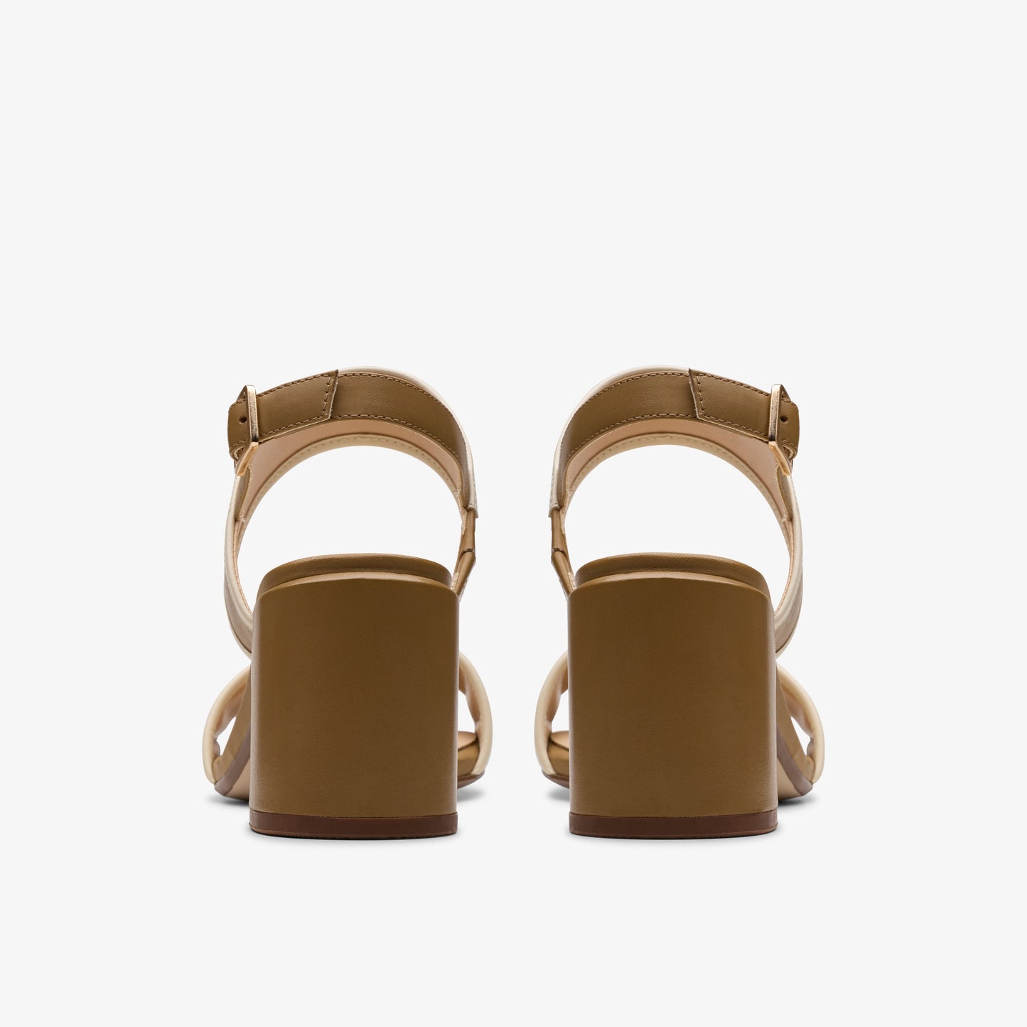 CLARKSのサマーシューズ