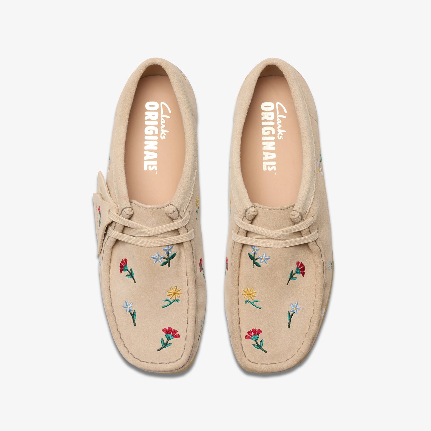 Sandalias De La Marca Clarks Para Mujer Modelo Wallabee. Taupe Emb En Color Marrón