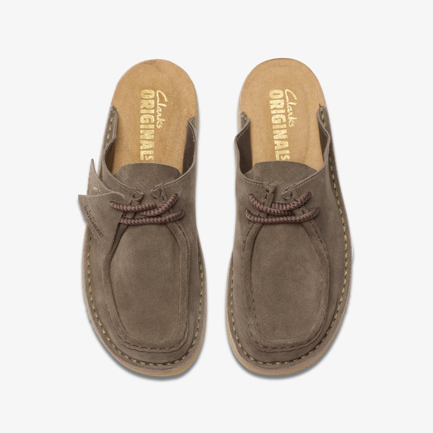 Sandalias De La Marca Clarks Para Mujer Modelo Dsrtnomad Mule Grey/Sage Suede En Color Gris