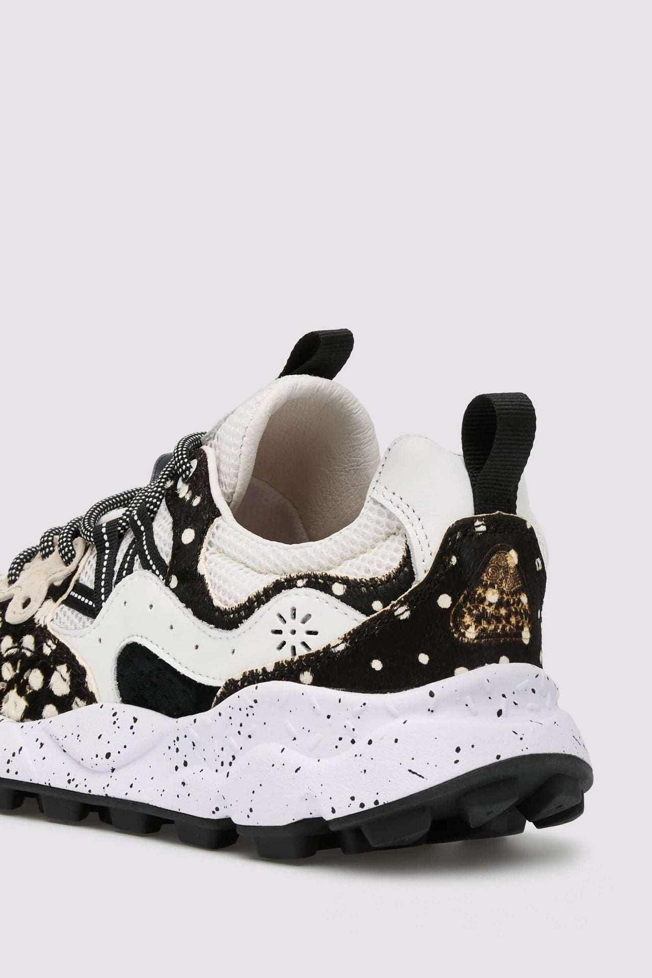 FLOWER MOUNTAIN | BASKETS | FEMME | YAMANO 3 UNI DAIM/RÉSINE/POILS DE PONEY ANTHRACITE-BLANC