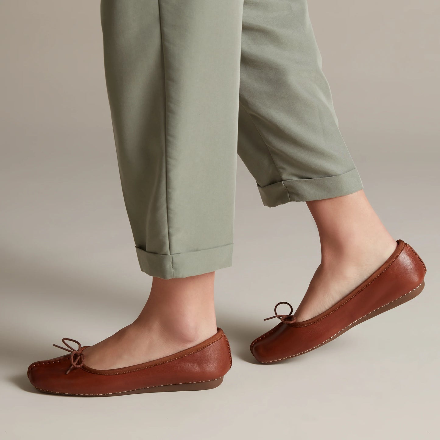 Zapatos Casual De La Marca Clarks Para Mujer Modelo Freckle Ice Dark Tan Lea En Color Marrón