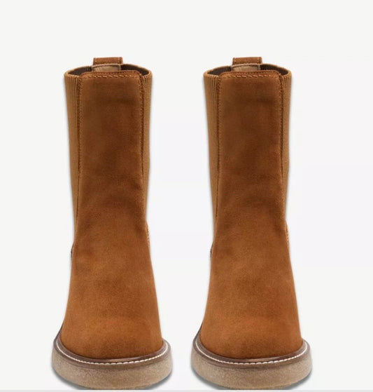 Botines De La Marca Clarks  Para Mujer Modelo Cassiano Top Mid Tan Suede En Color Marrón