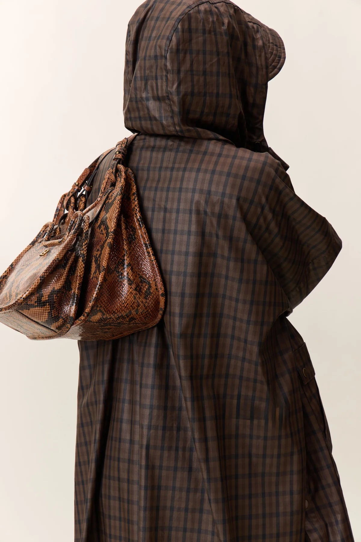 LEON & HARPER | GORROS | MUJER | PONCHO VANNAH CHECKI | MARRÓN