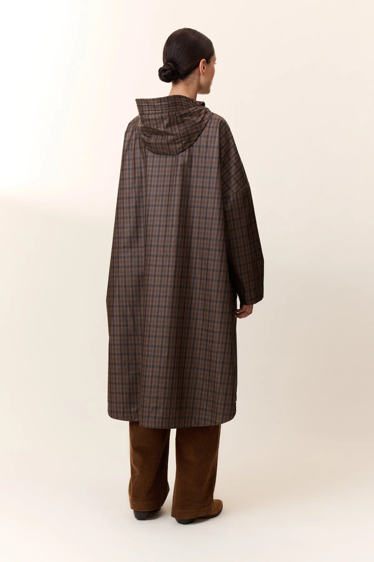 LEON & HARPER | GORROS | MUJER | PONCHO VANNAH CHECKI | MARRÓN