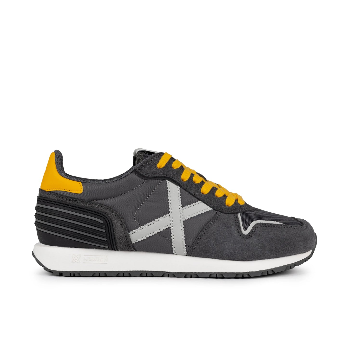 Sneaker der Marke Munich für Herren, Modell Massana Club 568, in Grau.