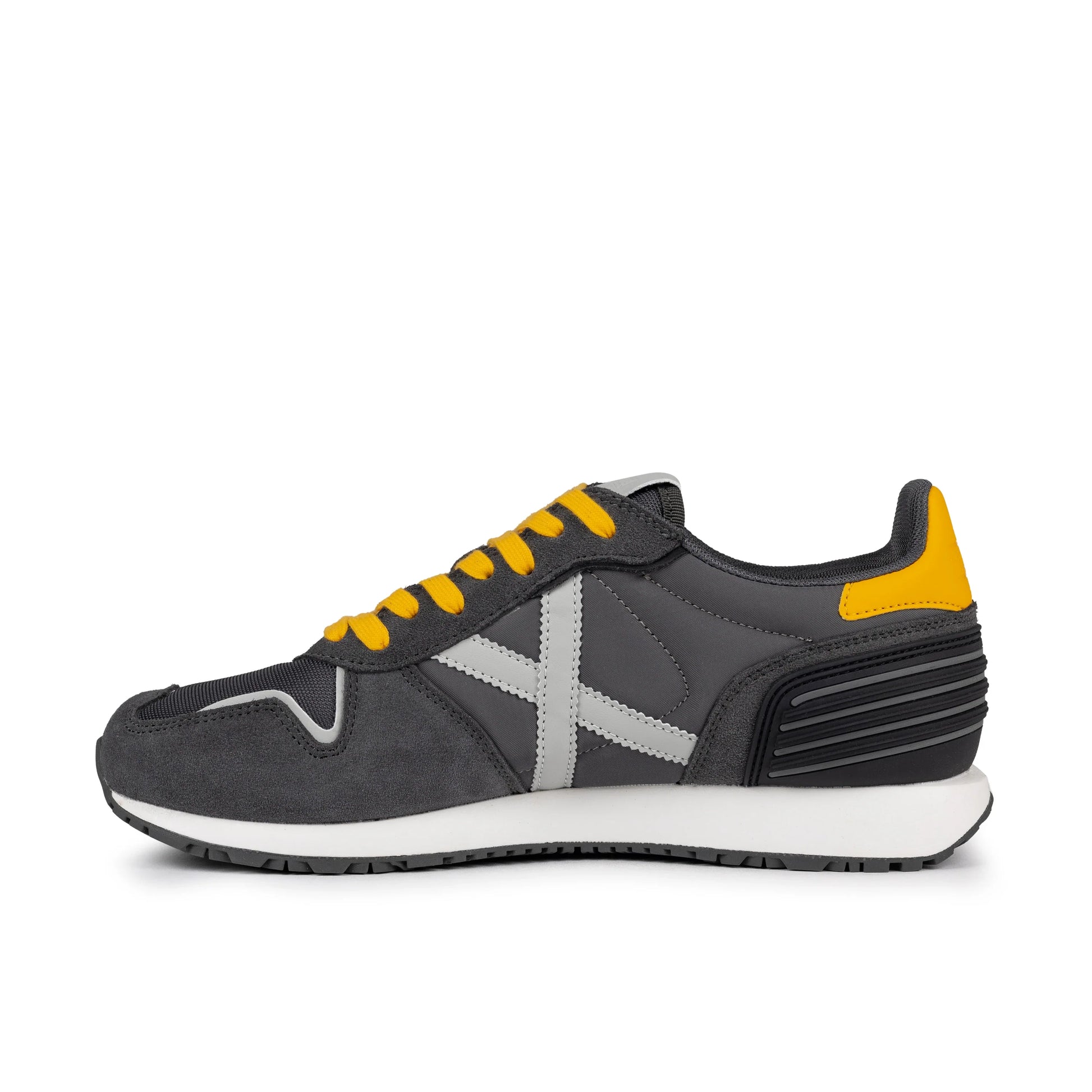 Baskets de marque Munich pour homme, modèle Massana Club 568, en gris.