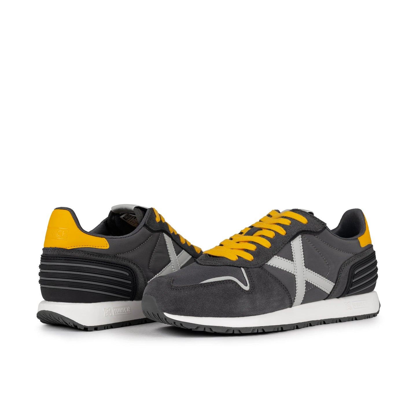 Sneaker der Marke Munich für Herren, Modell Massana Club 568, in Grau.