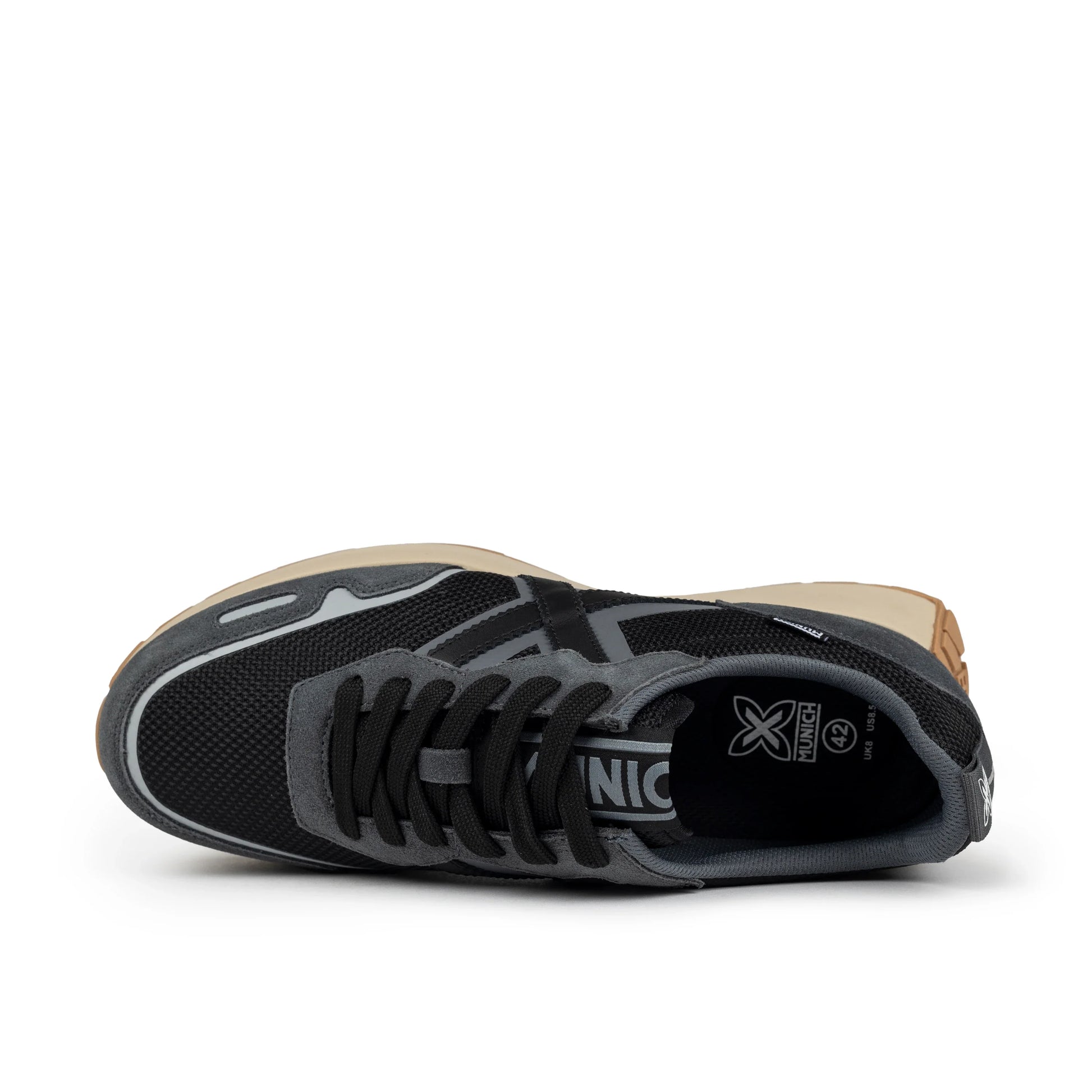 Unisex sneakers van het merk Munich, model Xemine 69, in de kleur zwart.