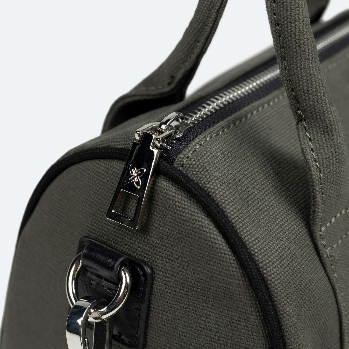 MUNICH | BOLSOS | UNISEX | CALA CROSSBODY BARREL C/KHAKI + FUCSIA