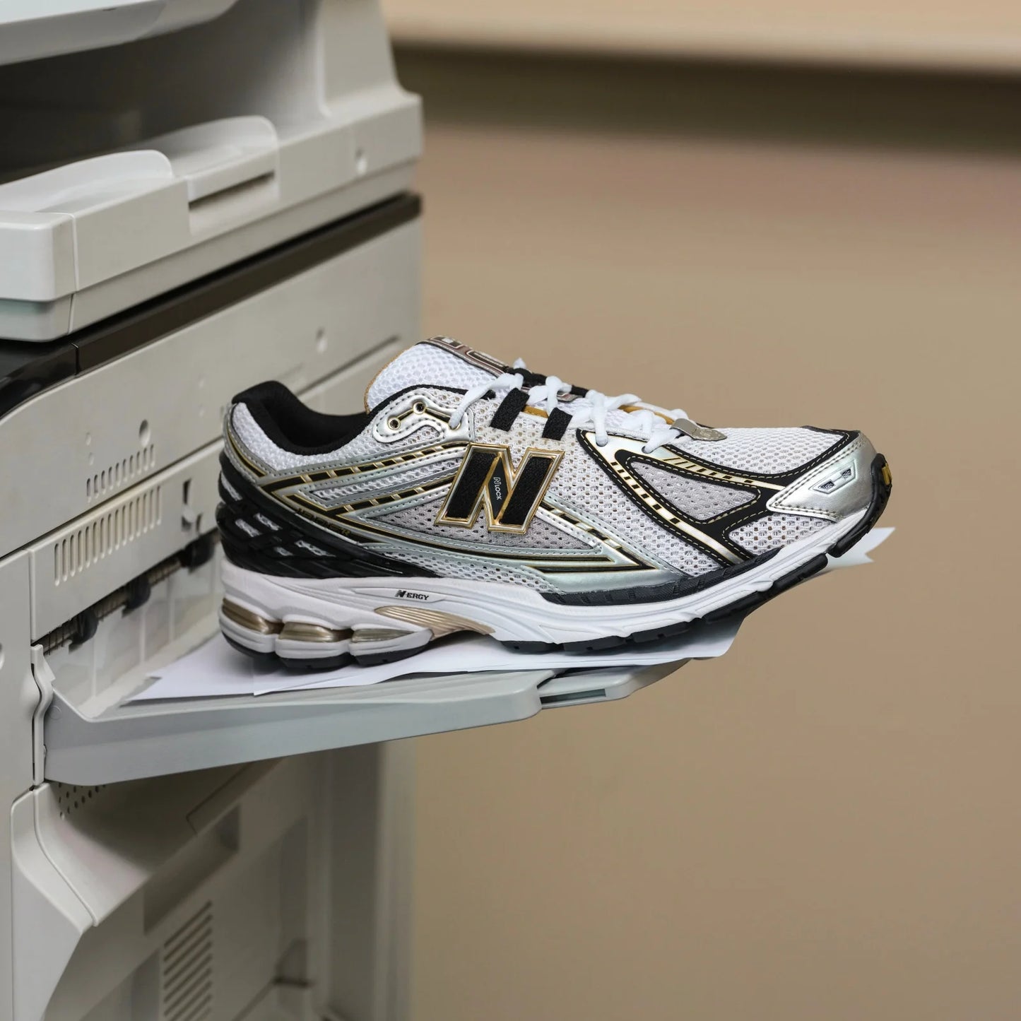 New Balance Sneaker Modell M1906RA Saison SS25