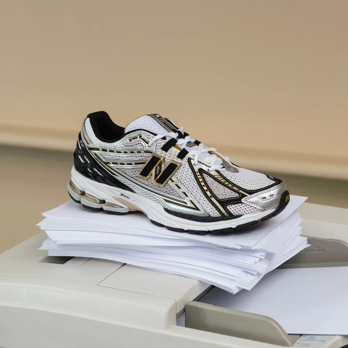 New Balance Sneaker Modell M1906RA Saison SS25