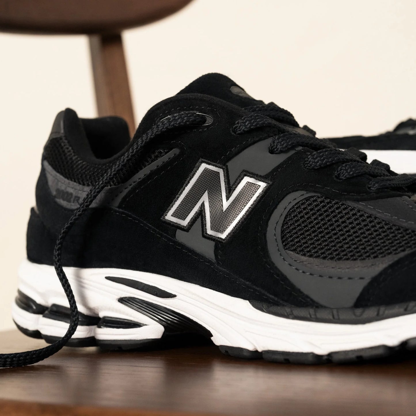 New Balance Sneaker Modell M2002RBK Saison SS25