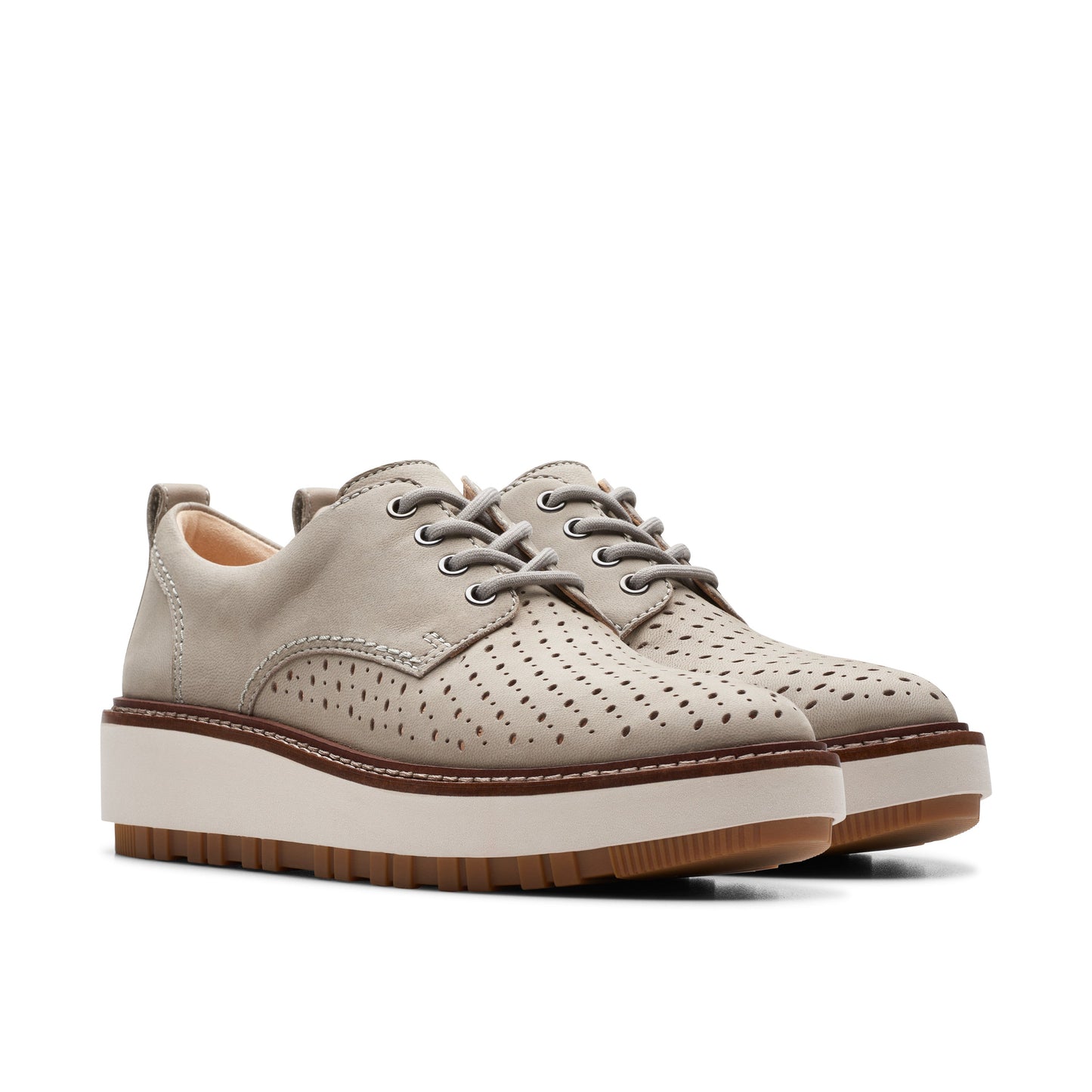 Zapatos Casual De La Marca Clarks Para Mujer Modelo Oriannaw Move Stone Nubuck En Color Marrón