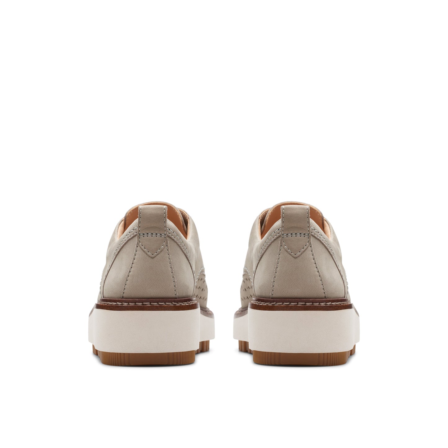 Zapatos Casual De La Marca Clarks Para Mujer Modelo Oriannaw Move Stone Nubuck En Color Marrón