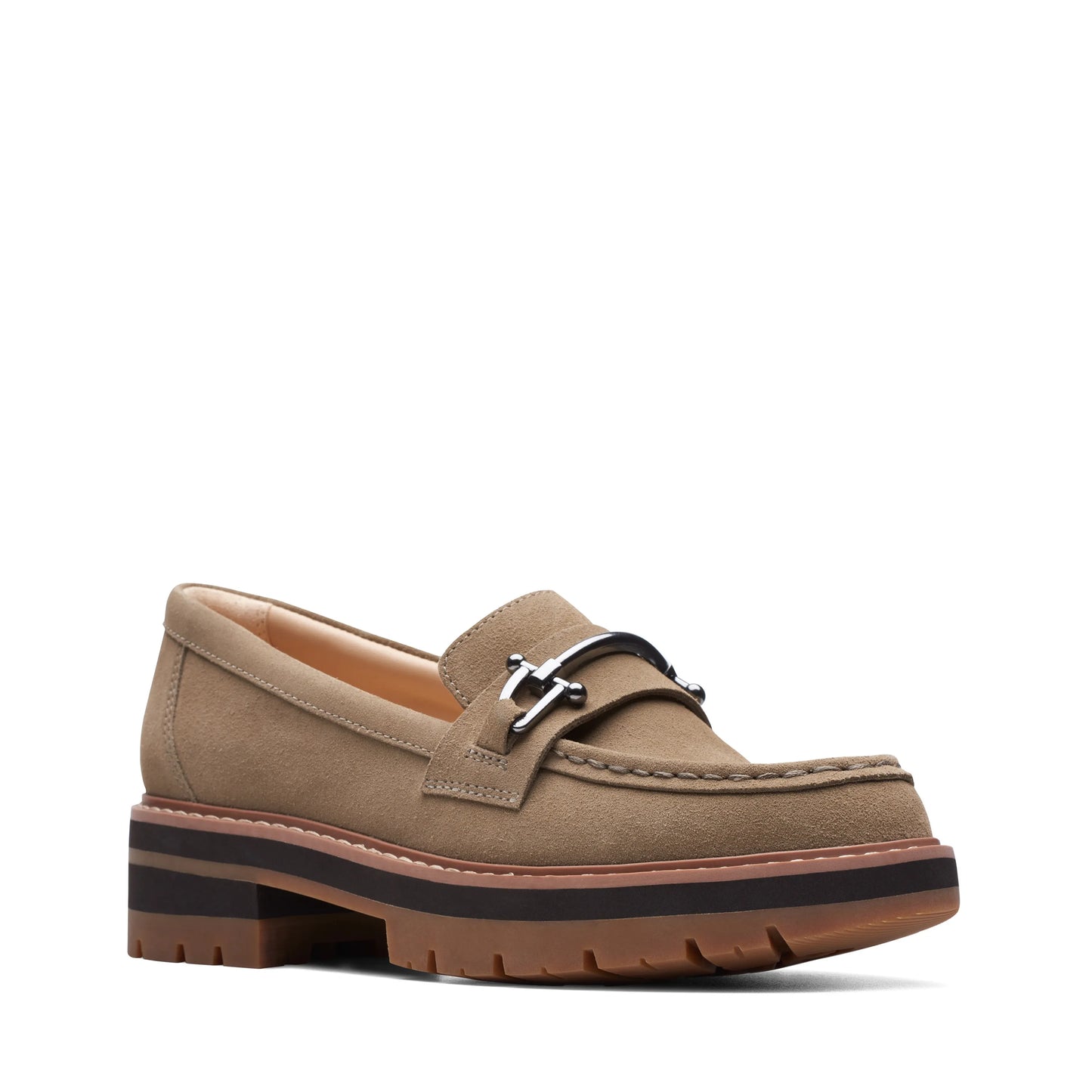 Zapatos Casual De La Marca Clarks Para Mujer Modelo Orianna Bit Dark Sand Suede En Color Beige