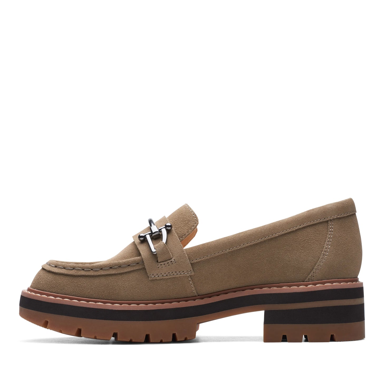 Zapatos Casual De La Marca Clarks Para Mujer Modelo Orianna Bit Dark Sand Suede En Color Beige