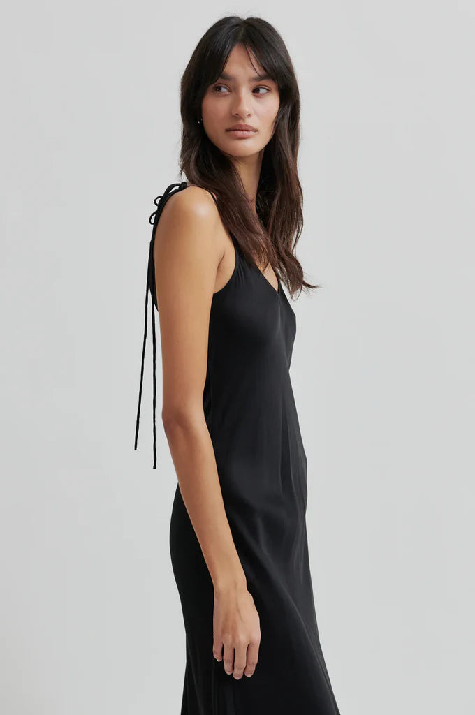 SECOND FEMALE | VESTIDOS | MUJER | WILA STRAP DRESS BLACK | NEGRO