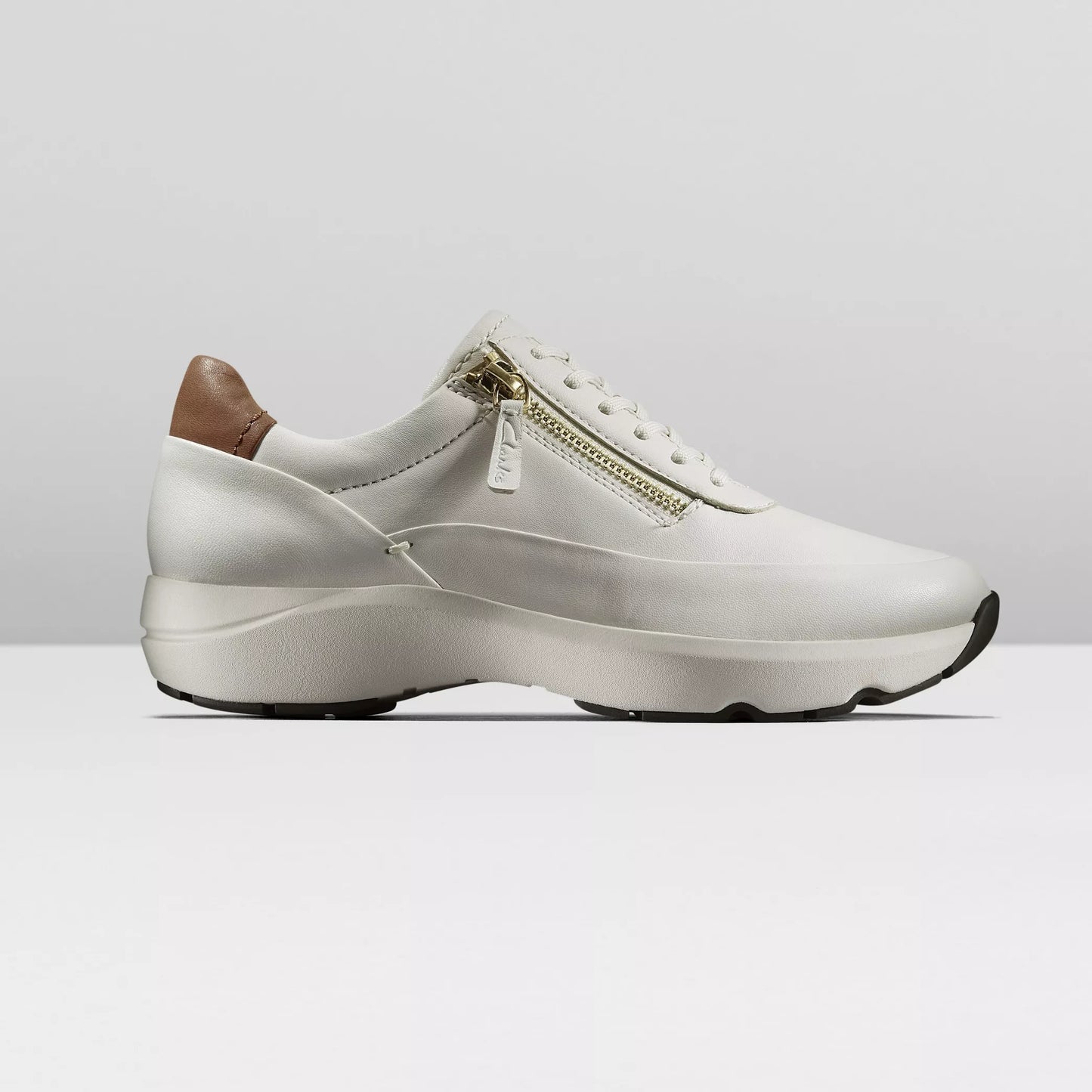 Sneakers De La Marca Clarks Para Mujer Modelo Tivoli Zip Off White Leather En Color Blanco