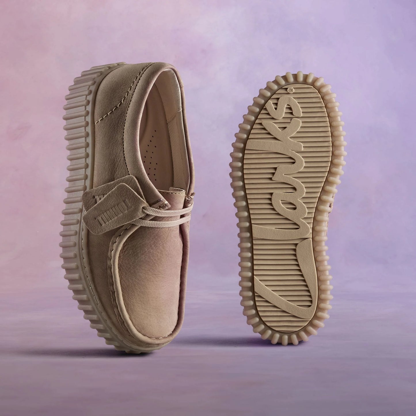 Zapatos Casual De La Marca Clarks Para Mujer Modelo Torhill Bee Light Tan Nubuck En Color Marrón
