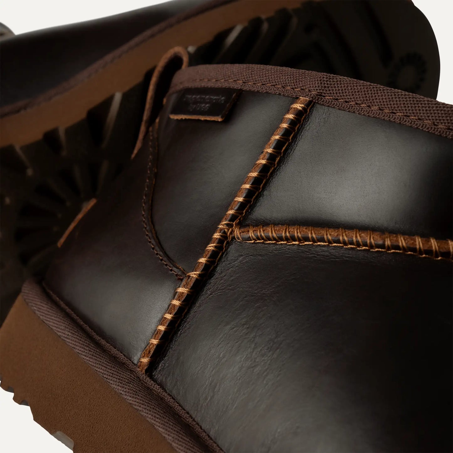 UGG | ЧЕРЕВИКИ | ЖІНКИ | W CLASSIC ULTRA MINI LTHR REGEN |IWD